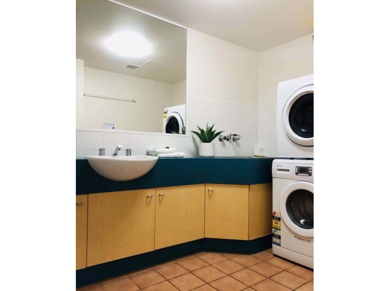 U2 11-17 Philip Avenue,, Broadbeach QLD 4218