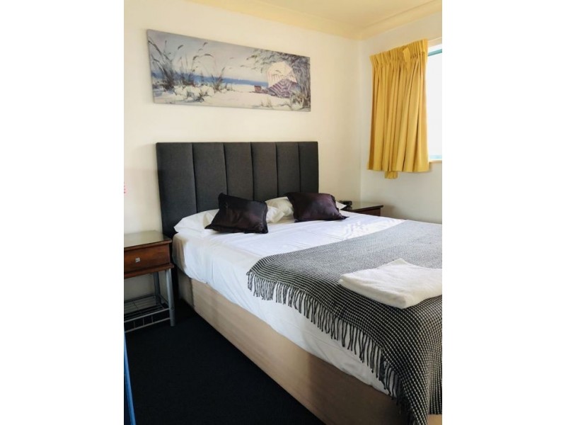 30 11-17, Broadbeach QLD 4218