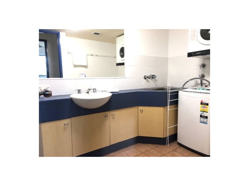 30 11-17, Broadbeach QLD 4218