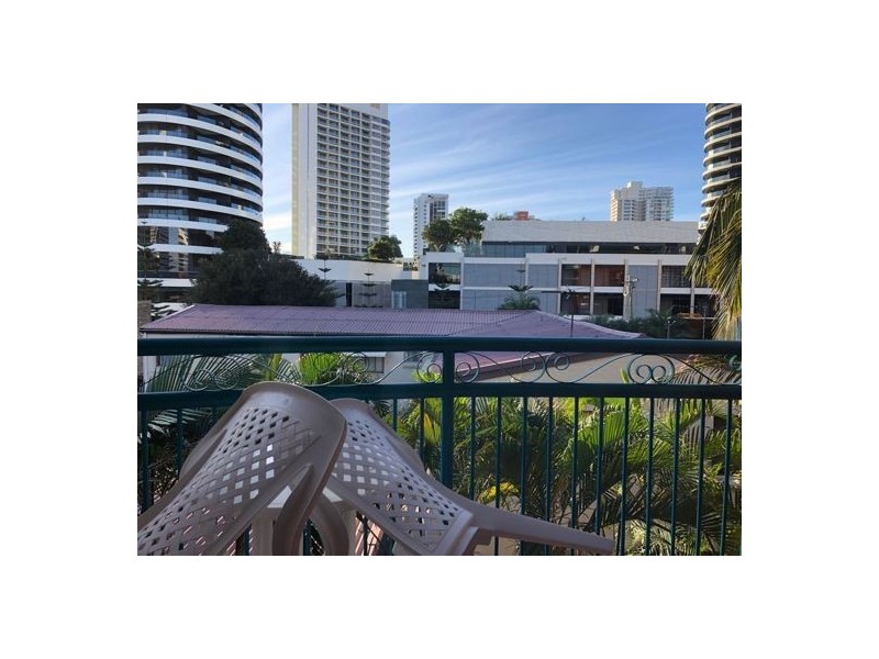30 11-17, Broadbeach QLD 4218