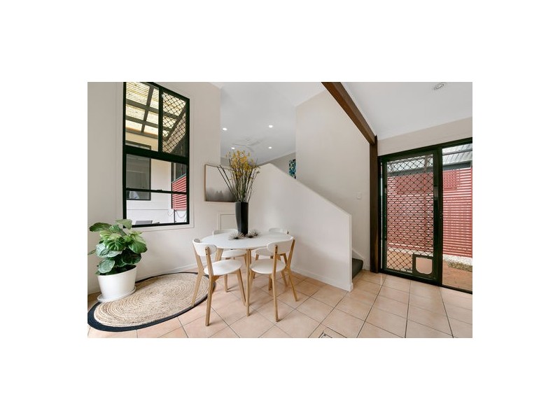 97A Lambert Rd, Indooroopilly QLD 4068