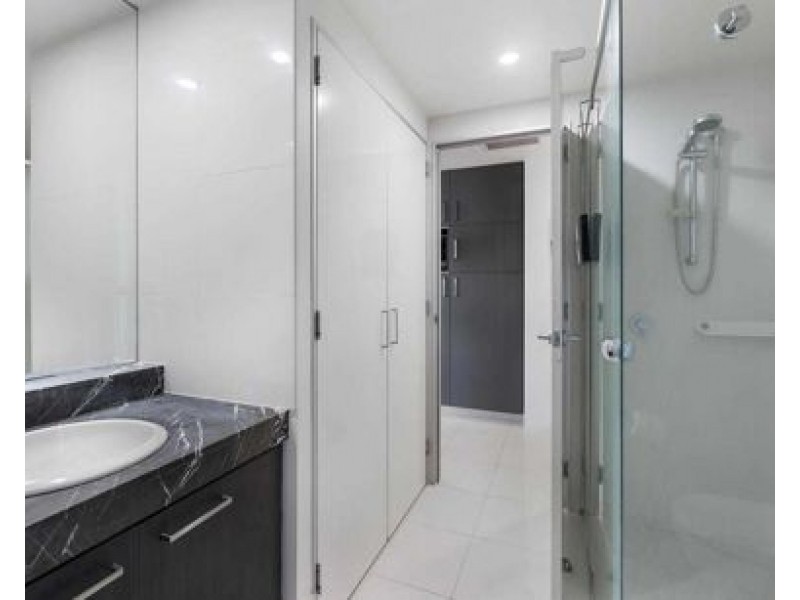 02/4 Wahroonga Place, Surfers Paradise QLD 4217
