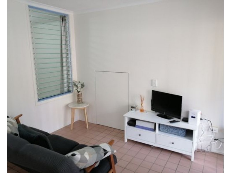 2 Waverley Road, Taringa QLD 4068