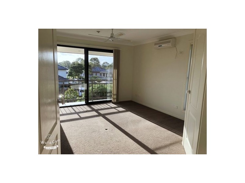 73 Tiger Dr, Arundel QLD 4214