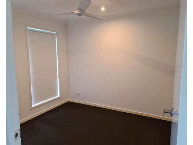 11 Greenvale Cres, Maudsland QLD 4210