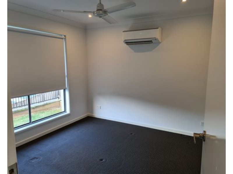 11 Greenvale Cres, Maudsland QLD 4210