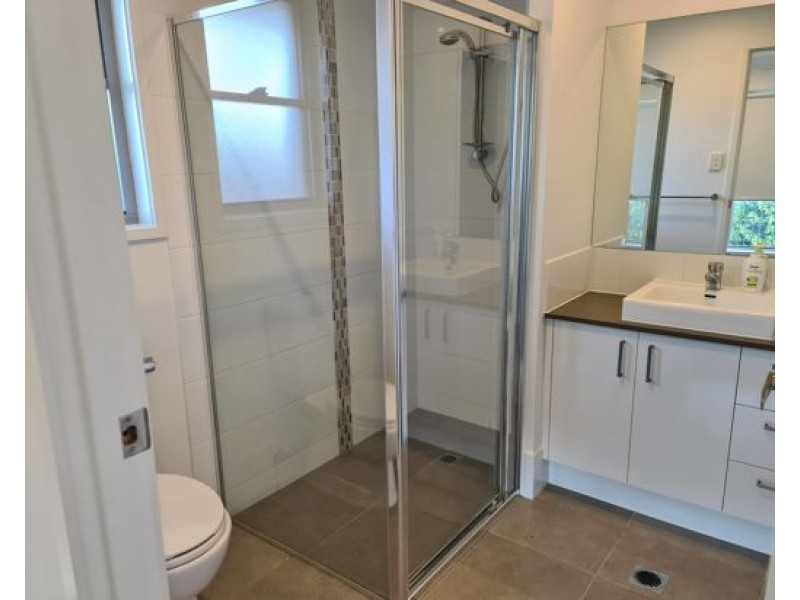 11 Greenvale Cres, Maudsland QLD 4210