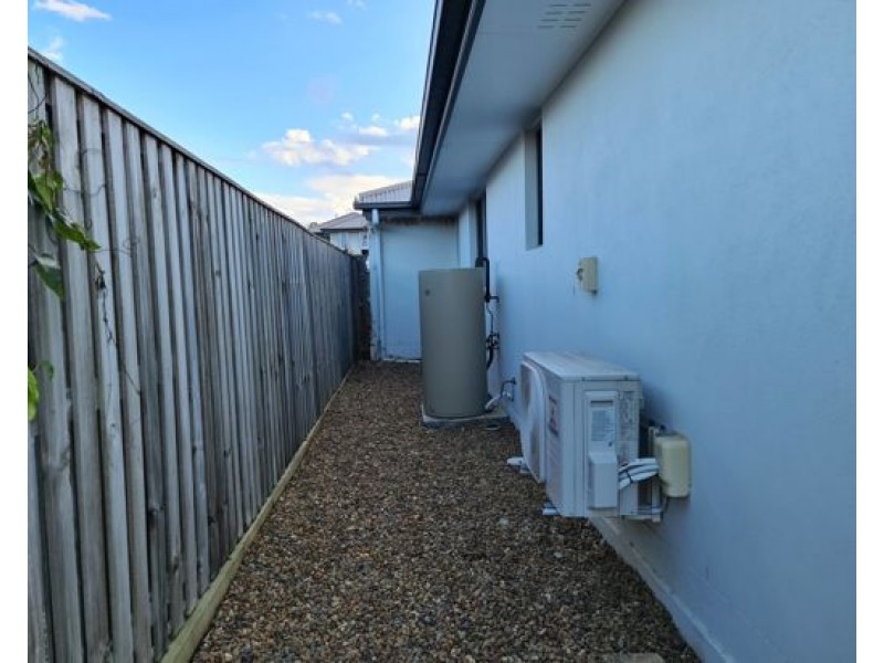 11 Greenvale Cres, Maudsland QLD 4210