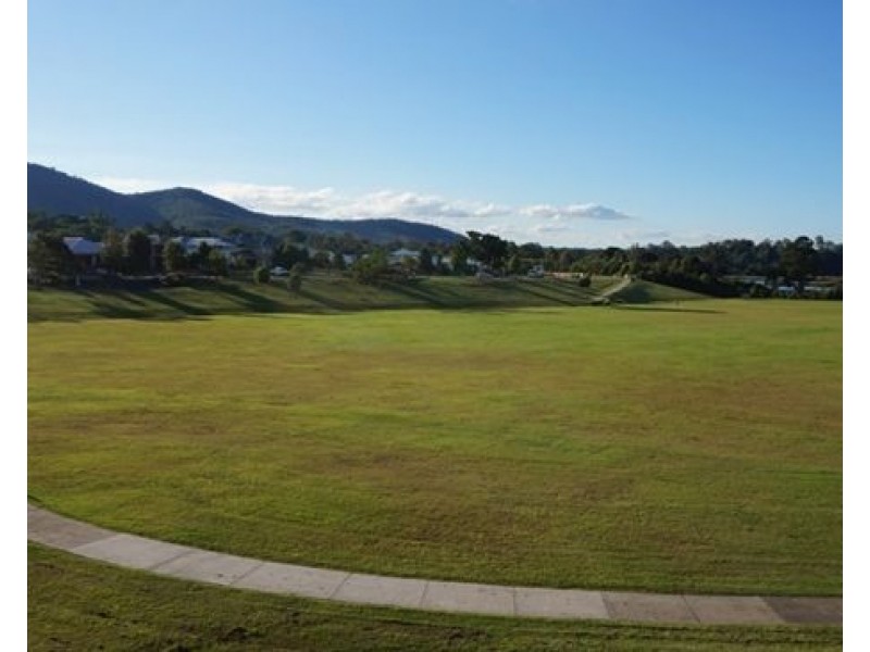 11 Greenvale Cres, Maudsland QLD 4210