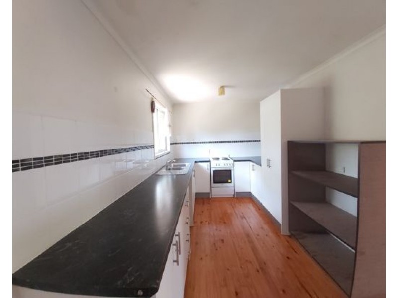 8 Dol St, Woodridge QLD 4114