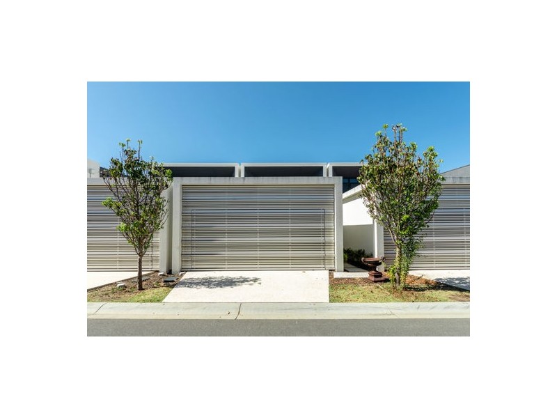 6 Theatre Drive, Benowa QLD 4217