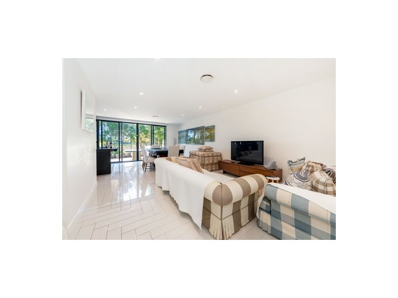 6 Theatre Drive, Benowa QLD 4217