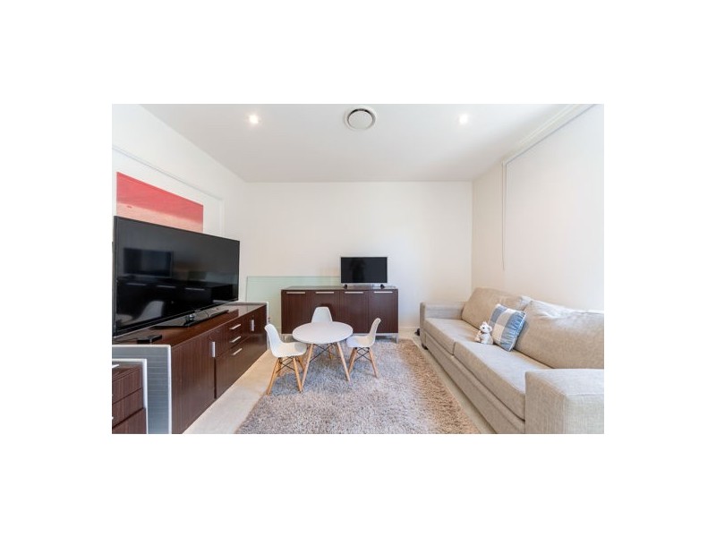 6 Theatre Drive, Benowa QLD 4217