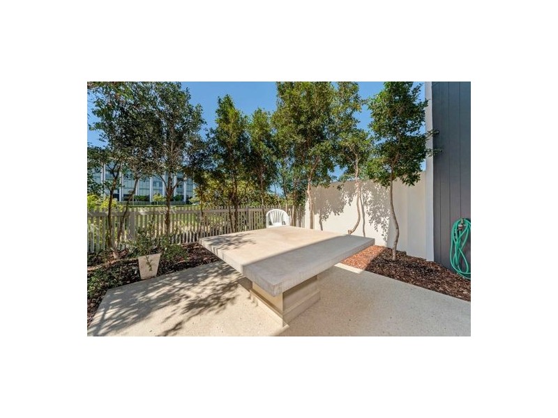 6 Theatre Drive, Benowa QLD 4217