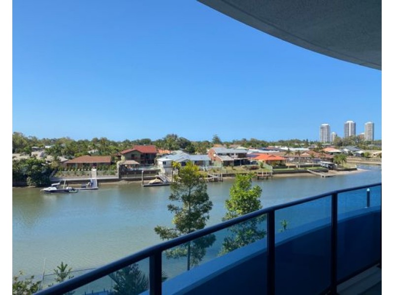 4201 5 Harbour Side Court, Biggera Waters QLD 4216