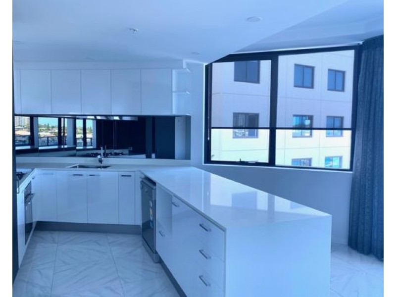 4201 5 Harbour Side Court, Biggera Waters QLD 4216