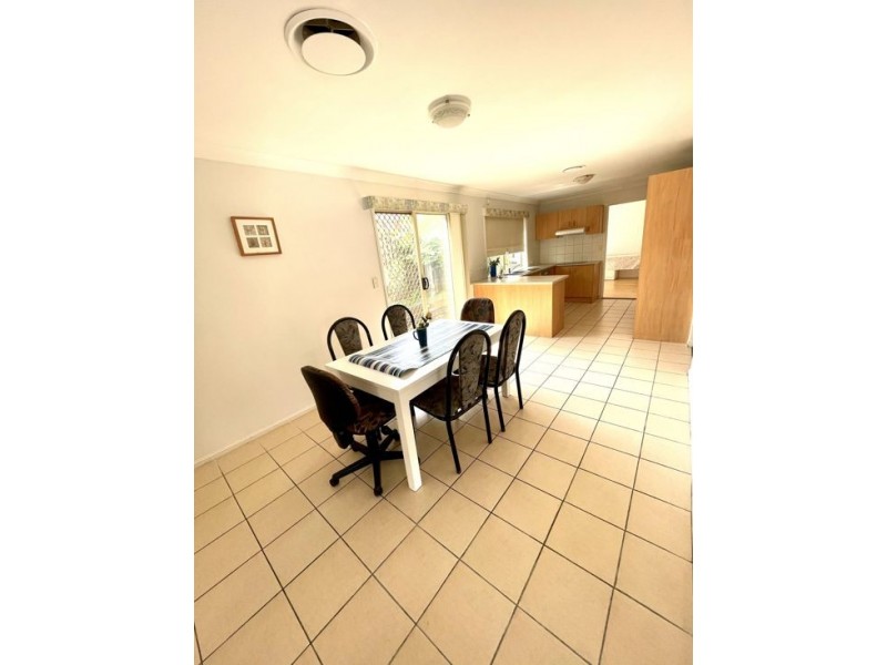 8 Jade Close, Robertson QLD 4109
