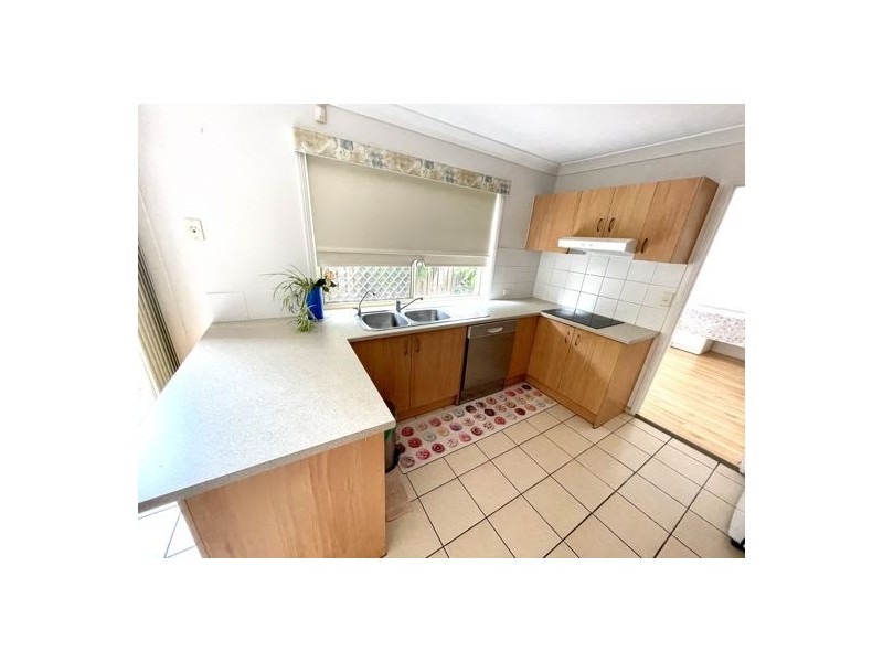 8 Jade Close, Robertson QLD 4109