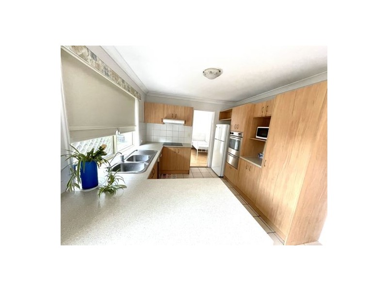 8 Jade Close, Robertson QLD 4109