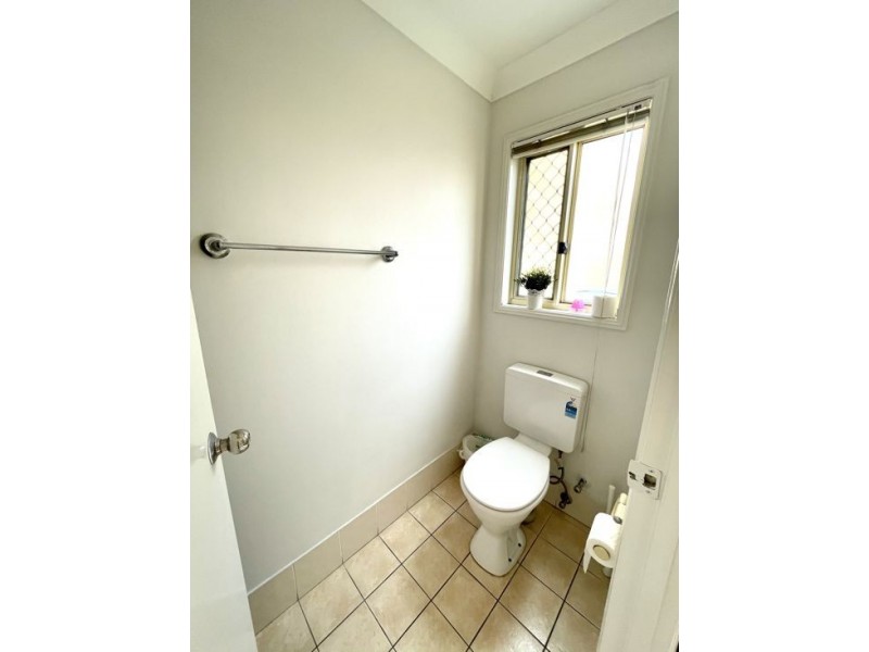 8 Jade Close, Robertson QLD 4109