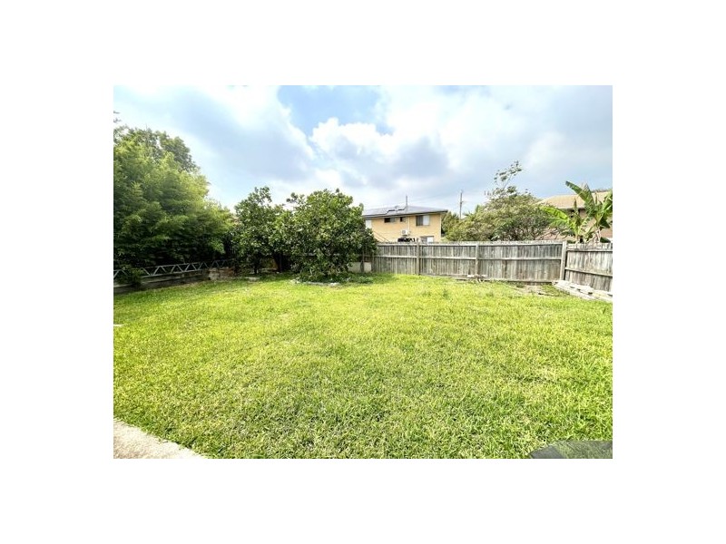 8 Jade Close, Robertson QLD 4109