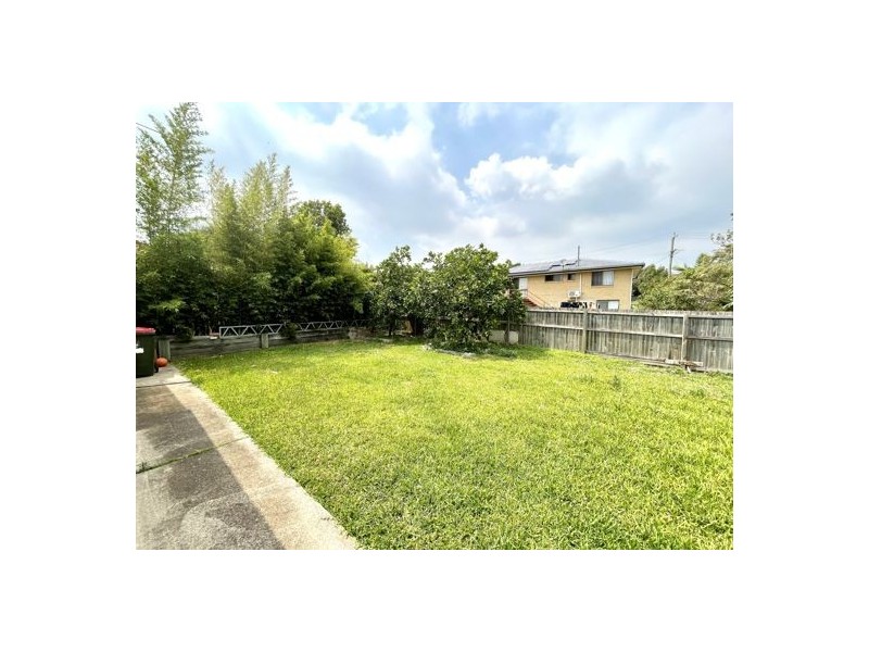 8 Jade Close, Robertson QLD 4109