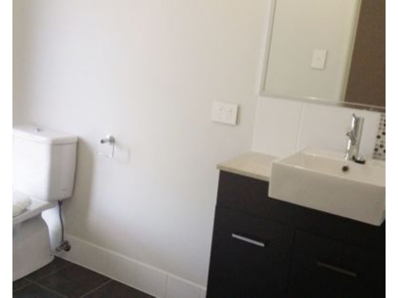 1 33 South Quarter Drive, Loganlea QLD 4131