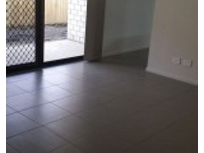 1 33 South Quarter Drive, Loganlea QLD 4131