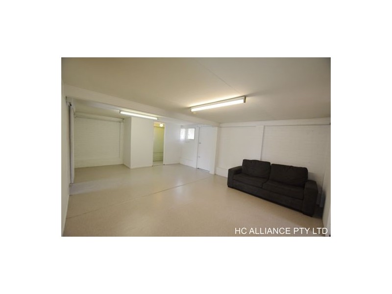 185 MT GRAVATT-CAPALABA RD, Wishart QLD 4122