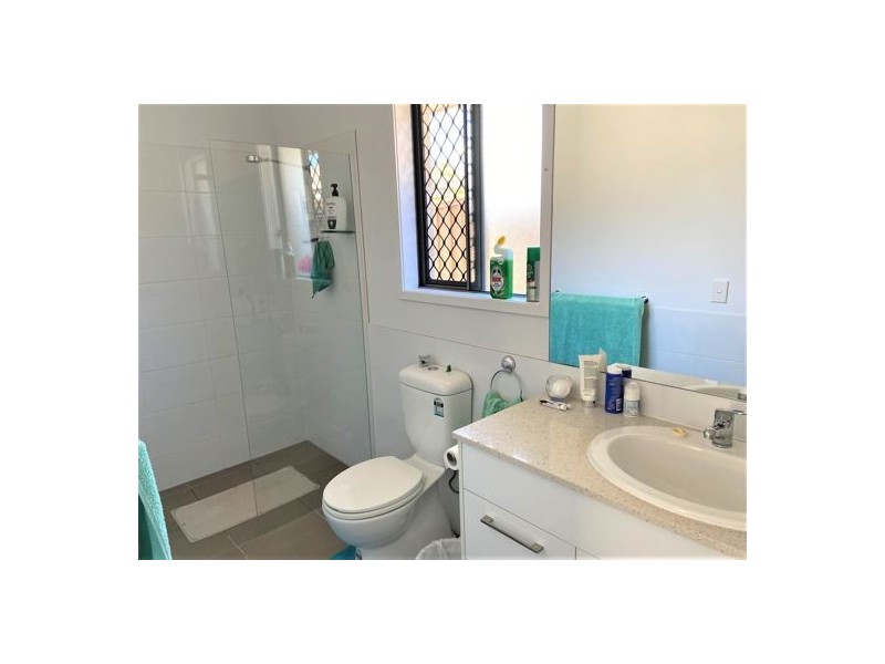 15 Redondo ST, Ningi QLD 4511