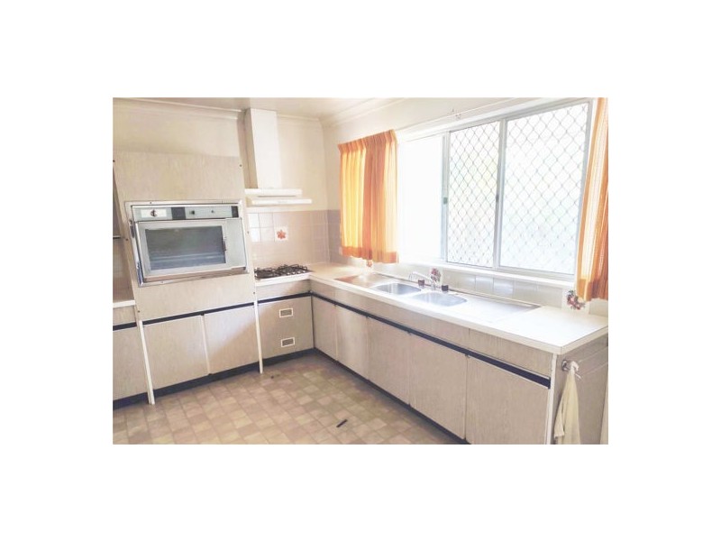 3 yale street, Robertson QLD 4109