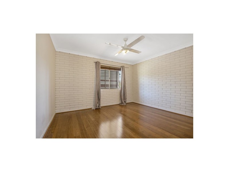 223 Broadwater Road, Mansfield QLD 4122