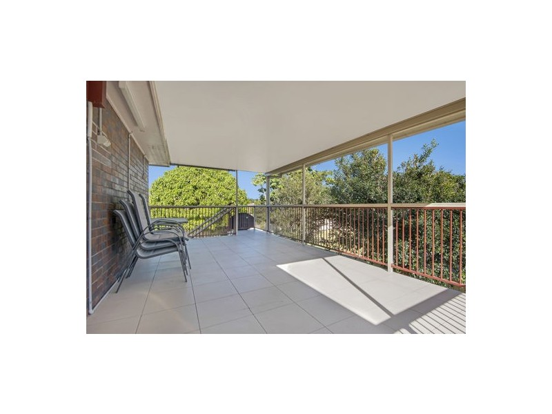 223 Broadwater Road, Mansfield QLD 4122