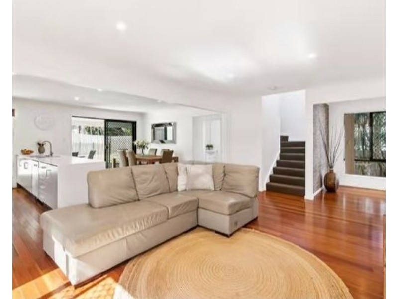 38 GREENMOUNT AVENUE, Holland Park QLD 4121