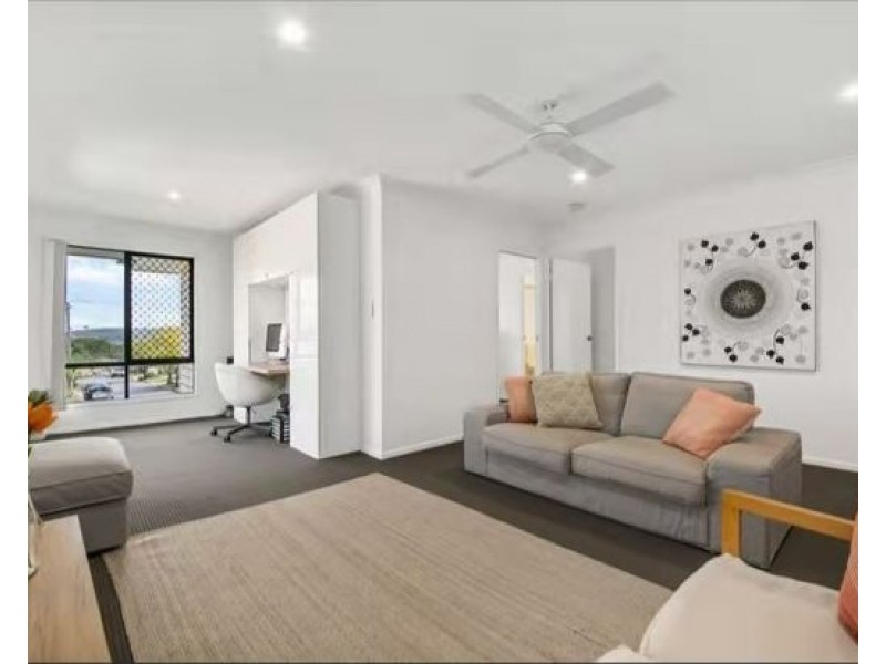 38 GREENMOUNT AVENUE, Holland Park QLD 4121