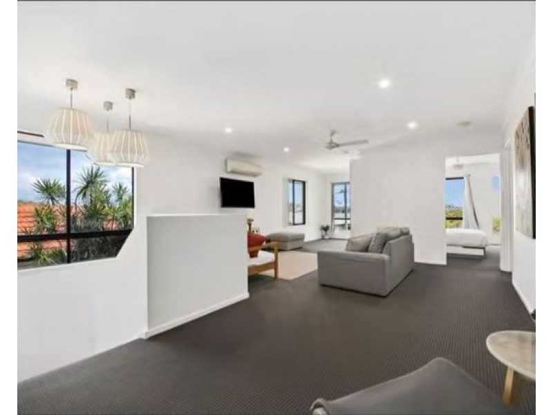 38 GREENMOUNT AVENUE, Holland Park QLD 4121