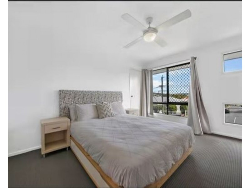 38 GREENMOUNT AVENUE, Holland Park QLD 4121