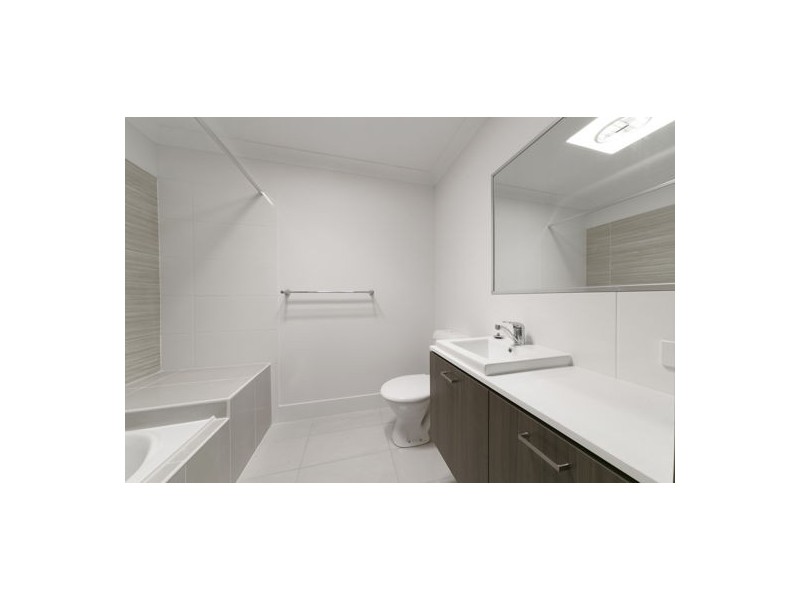 40 Old Logan Rd, Camira QLD 4300