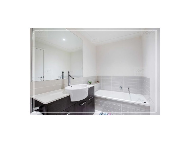 29/1 Belongil Street, Pacific Pines QLD 4211