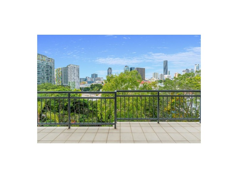 16 / 451 Gregory Terrace, Spring Hill QLD 4000