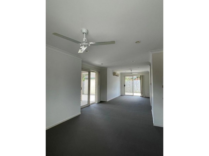 1/8 Rosegum Pl, Redbank Plains QLD 4301