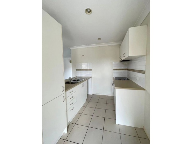 1/8 Rosegum Pl, Redbank Plains QLD 4301