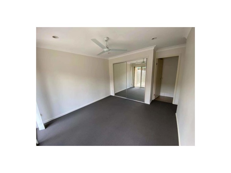 1/8 Rosegum Pl, Redbank Plains QLD 4301
