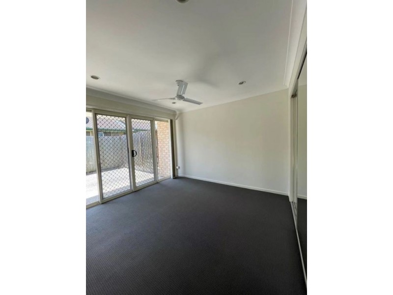 1/8 Rosegum Pl, Redbank Plains QLD 4301