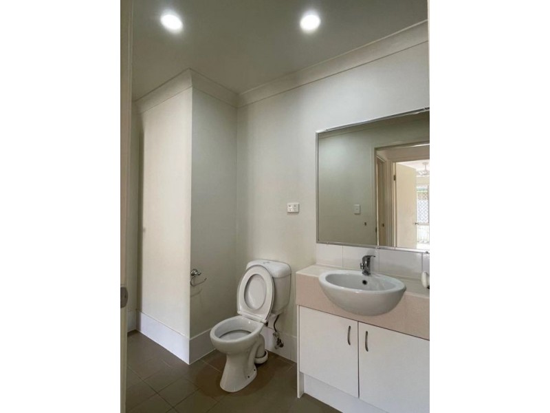 1/8 Rosegum Pl, Redbank Plains QLD 4301