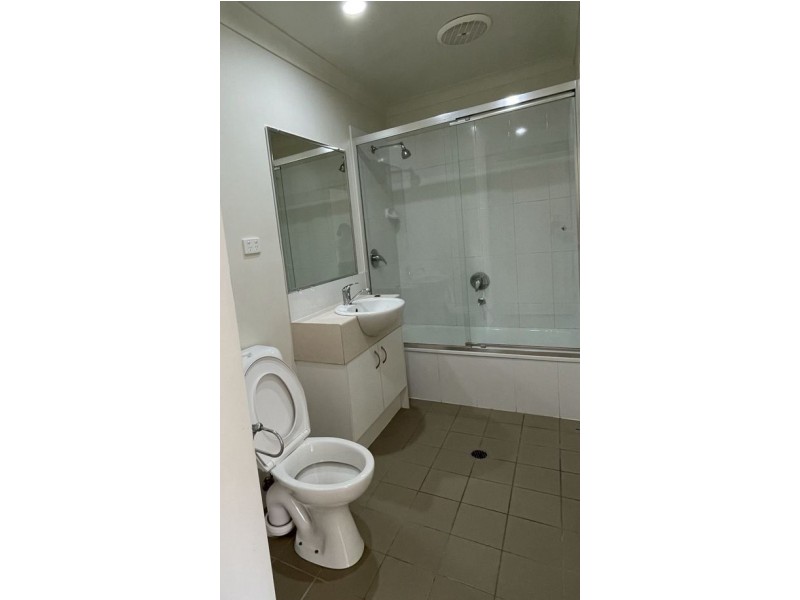 1/8 Rosegum Pl, Redbank Plains QLD 4301