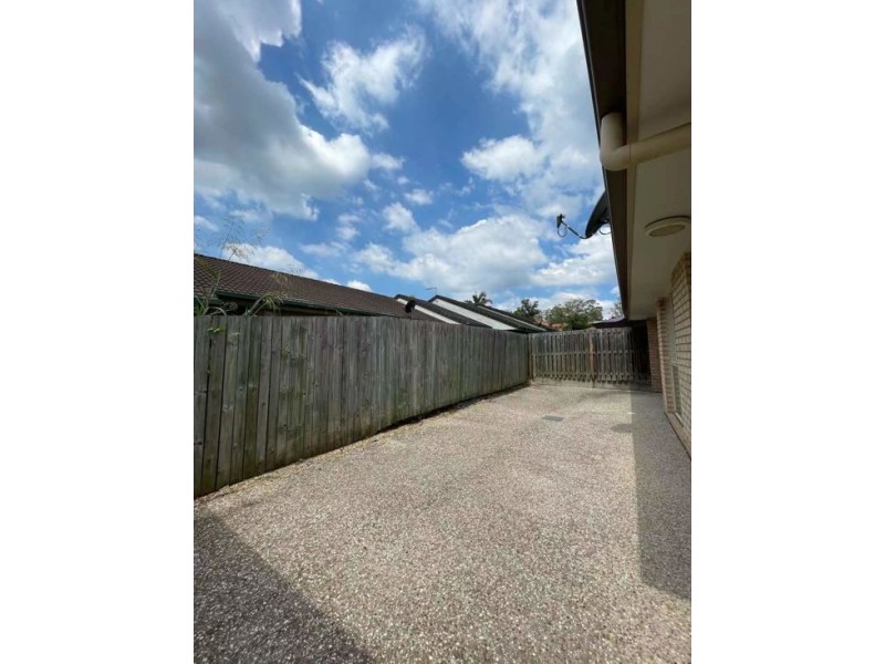 1/8 Rosegum Pl, Redbank Plains QLD 4301