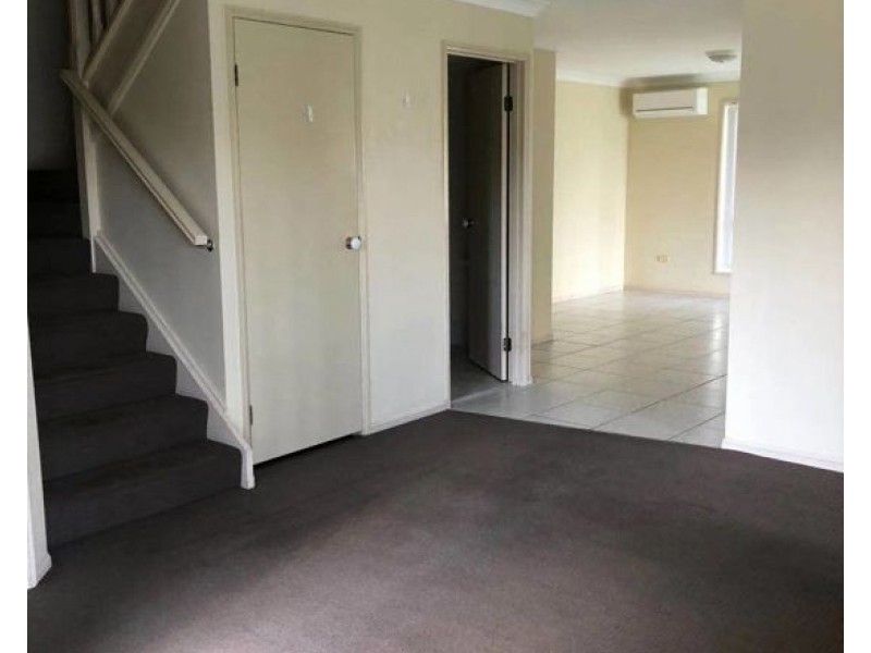 2/184 Greenacre Drive, Arundel QLD 4214