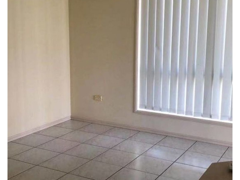 2/184 Greenacre Drive, Arundel QLD 4214