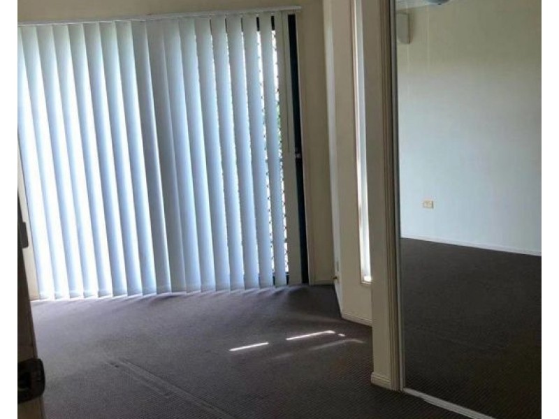 2/184 Greenacre Drive, Arundel QLD 4214